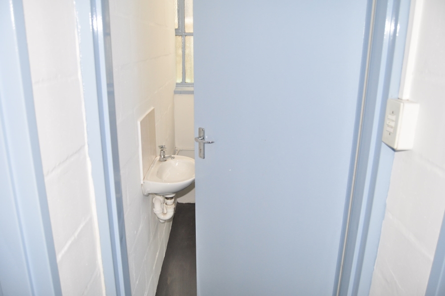 To Let commercial Property for Rent in Paarden Eiland Western Cape